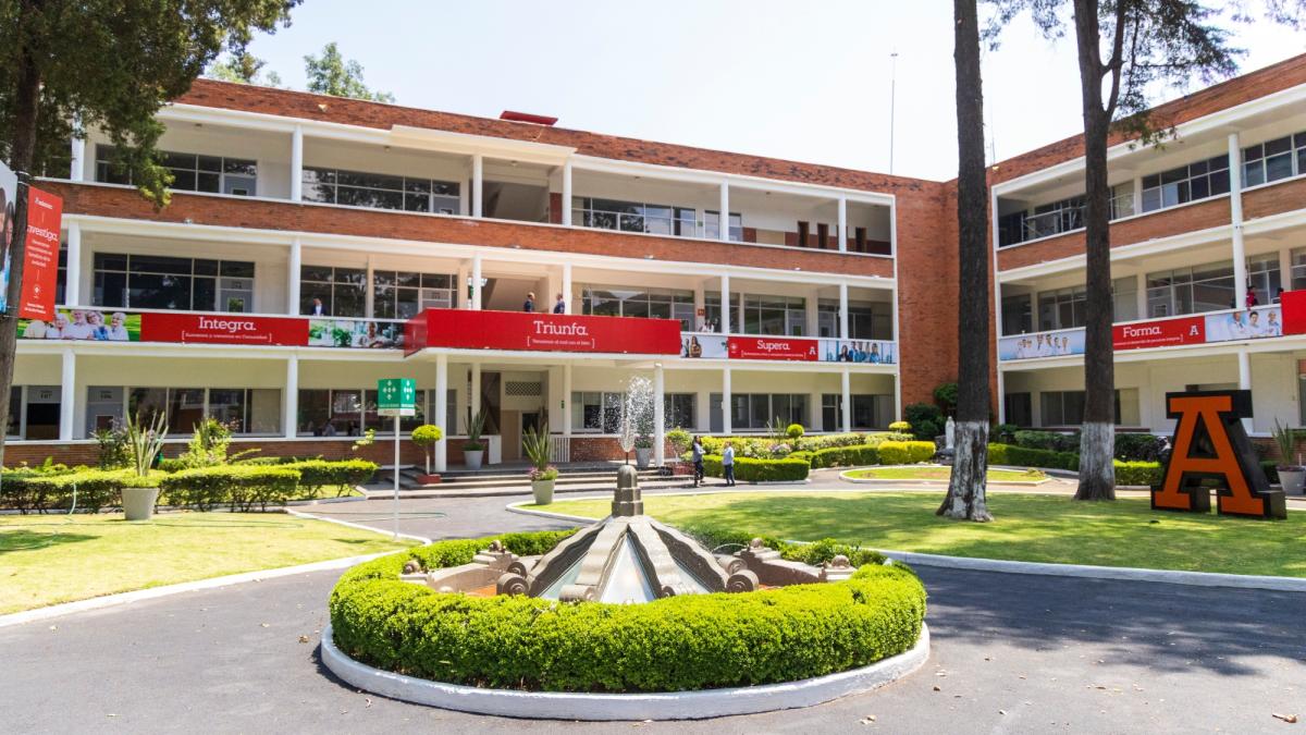 Fachada de la Universidad Anáhuac México Campus Tlalpan